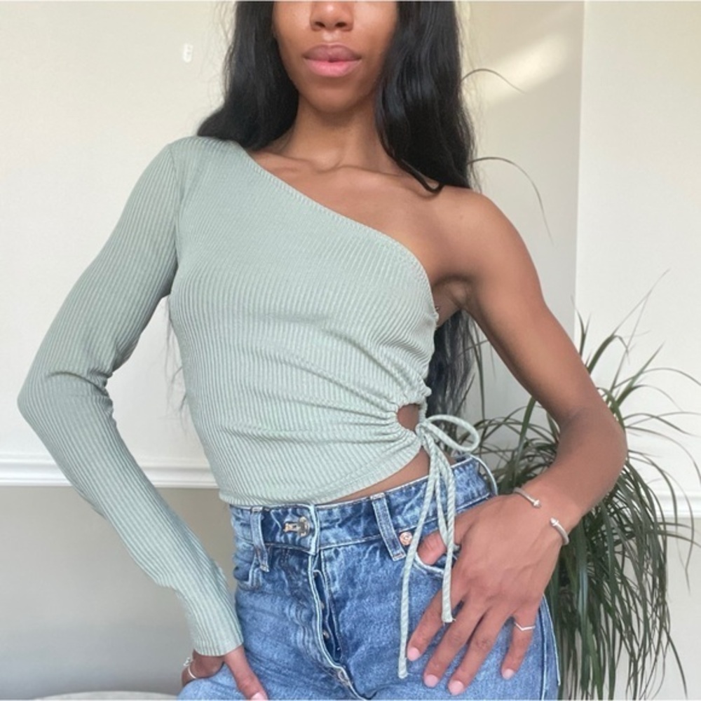Forever 21 One Sleeve Rib Knit Crop Top